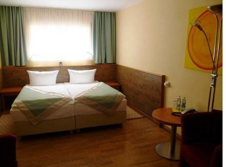 Port Inn Hotel Eichwalde ภายนอก รูปภาพ